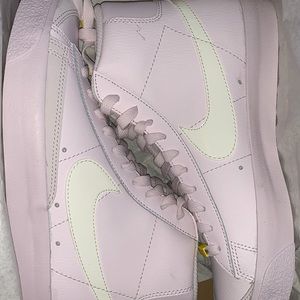 Women's Blazer Rebel Mid-Top Sneakers